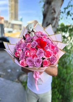 Bayraklı Adliye renkli güller